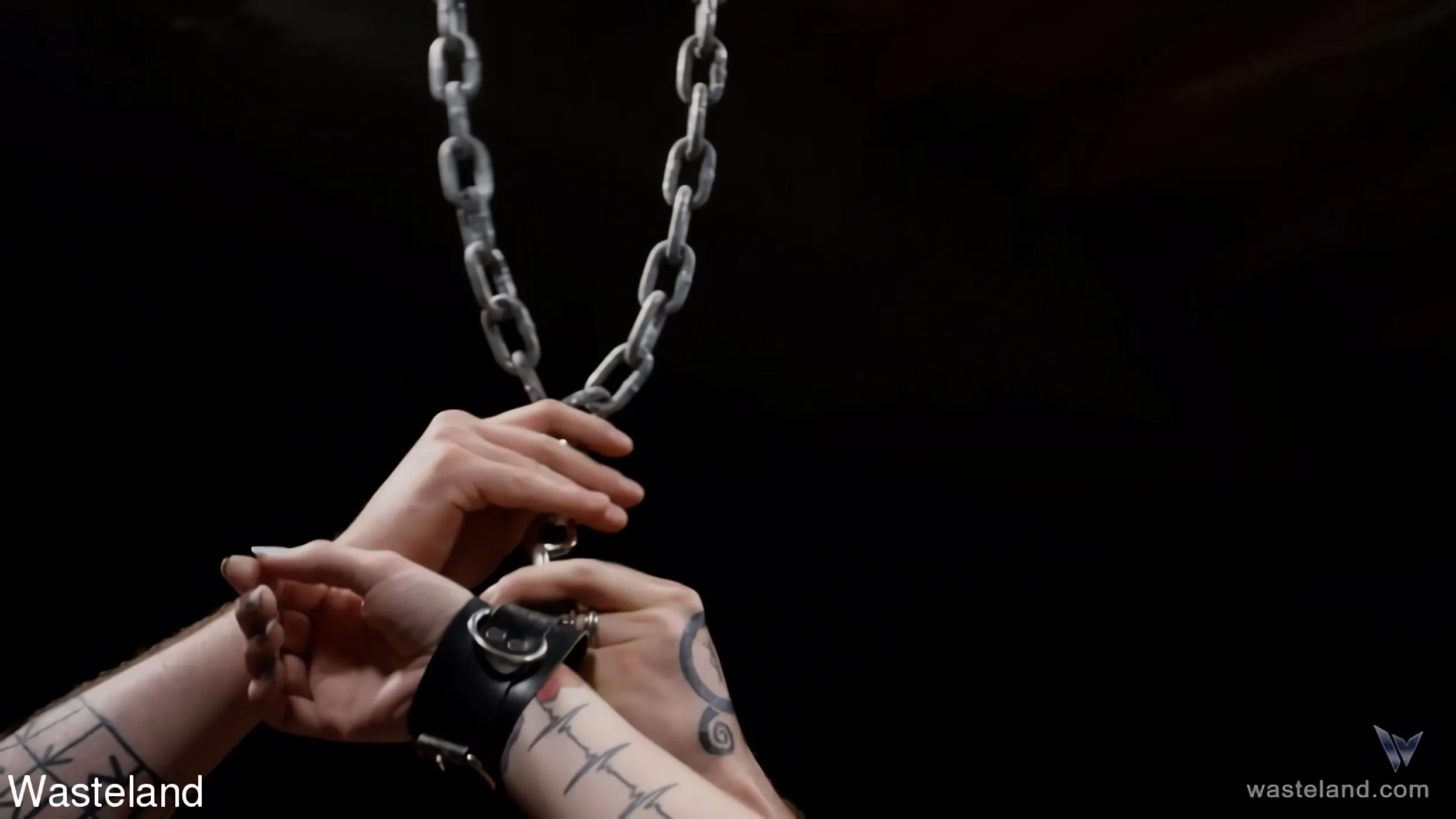 Kink Partners '刑事隠れ家と尋問端末(c.l.i.t.)' 主演 Delirious Hunter (写真 2)