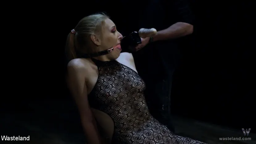 Kink Partners '- Late AGAIN!' protagonizando Delirious Hunter (foto 6)