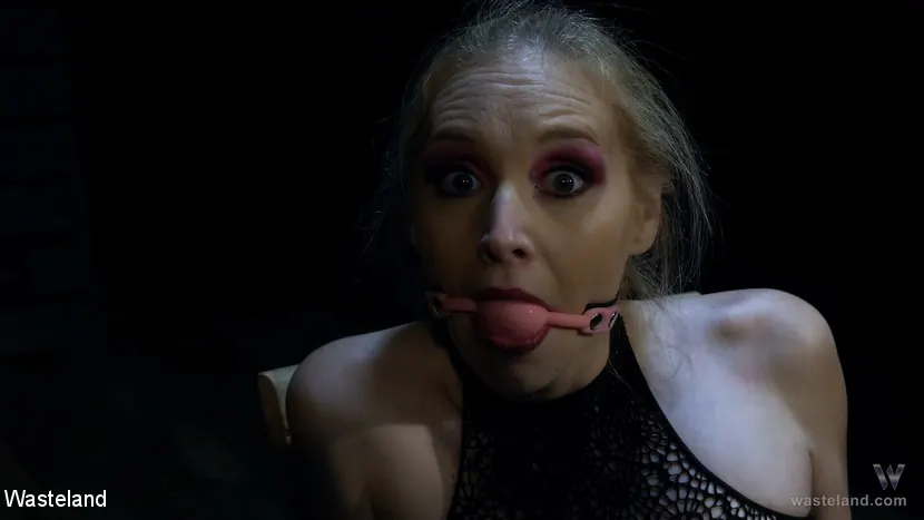 Kink Partners '- Late AGAIN!' protagonizando Delirious Hunter (foto 7)