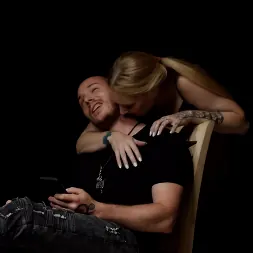 Delirious Hunter に 'Kink Partners' 啓発 (サムネイル 1)