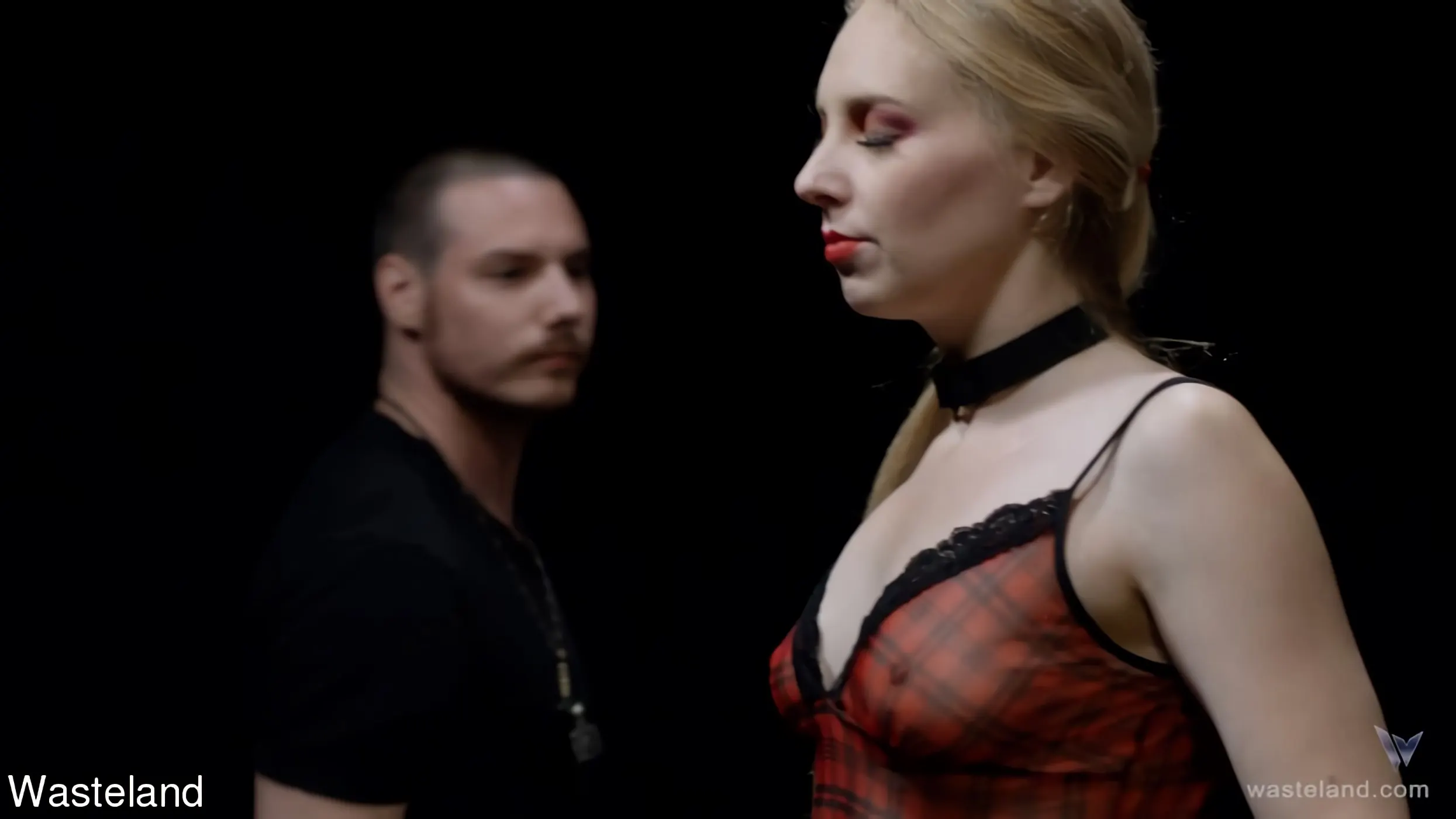 Kink Partners '啓発' 主演 Delirious Hunter (写真 2)