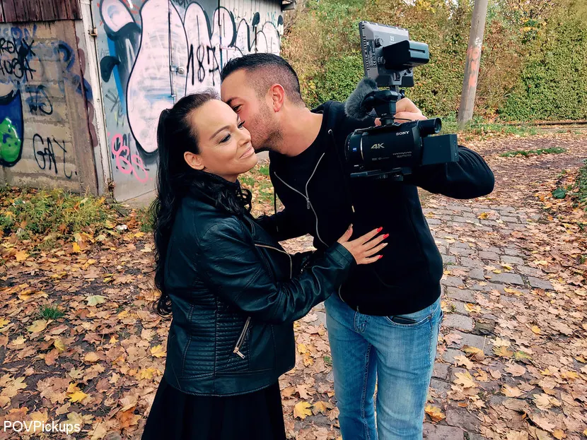 Dirty Priscilla en 'Polvo sucio al aire libre con la MILF guarra Priscilla' from 'Kink Partners' (foto 2) Kink Partners 'Polvo sucio al aire libre con la MILF guarra Priscilla' protagonizando Dirty Priscilla (foto 2)