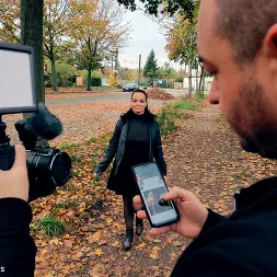 Dirty Priscilla en 'Kink Partners' Polvo sucio al aire libre con la MILF guarra Priscilla (Miniatura 9)