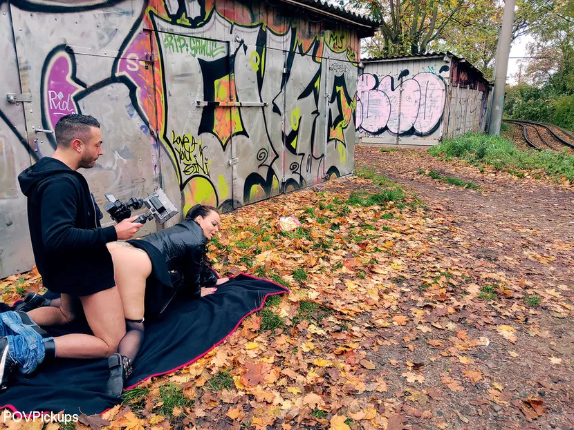 Dirty Priscilla en 'Polvo sucio al aire libre con la MILF guarra Priscilla' from 'Kink Partners' (foto 10) Kink Partners 'Polvo sucio al aire libre con la MILF guarra Priscilla' protagonizando Dirty Priscilla (foto 10)