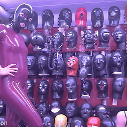 Elise Graves に 'Kink Partners' 2.4mmのゴム天国 (サムネイル 4)