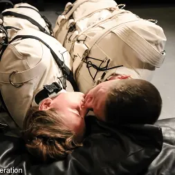 Elise Graves en 'Kink Partners' Una mamada suspendida (Miniatura 4)