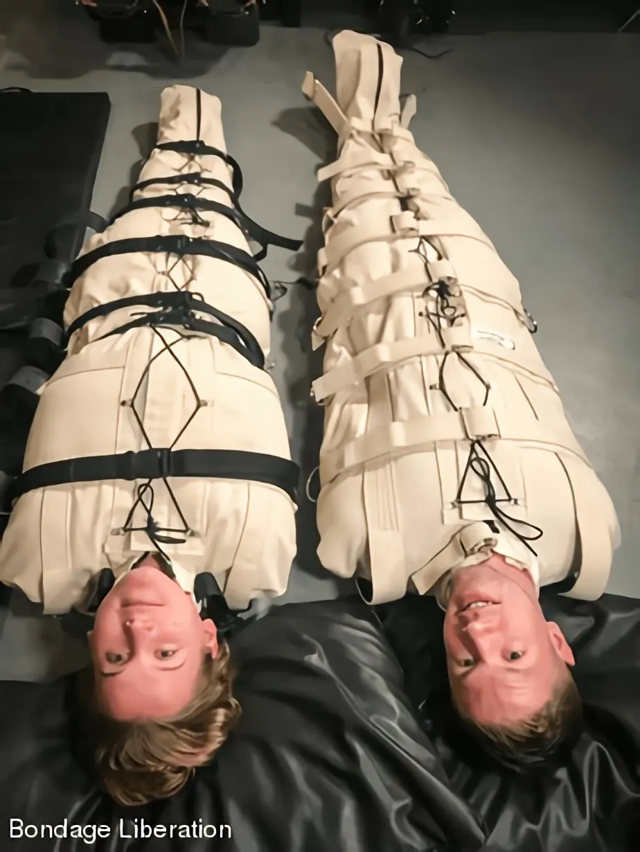 Kink Partners 'Una mamada suspendida' protagonizando Elise Graves (foto 12)