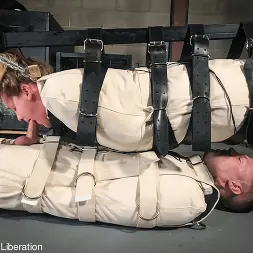 Elise Graves en 'Kink Partners' Una mamada suspendida (Miniatura 13)