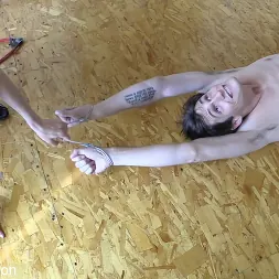 Elise Graves en 'Kink Partners' Entre un cuello y un saco testicular (Miniatura 5)