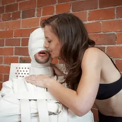 Elise Graves en 'Kink Partners' Toca tu propia trompeta, primera parte (Miniatura 5)