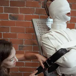 Elise Graves en 'Kink Partners' Toca tu propia trompeta, primera parte (Miniatura 8)