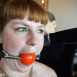 Elise Graves に 'Kink Partners' 息を呑む (サムネイル 8)