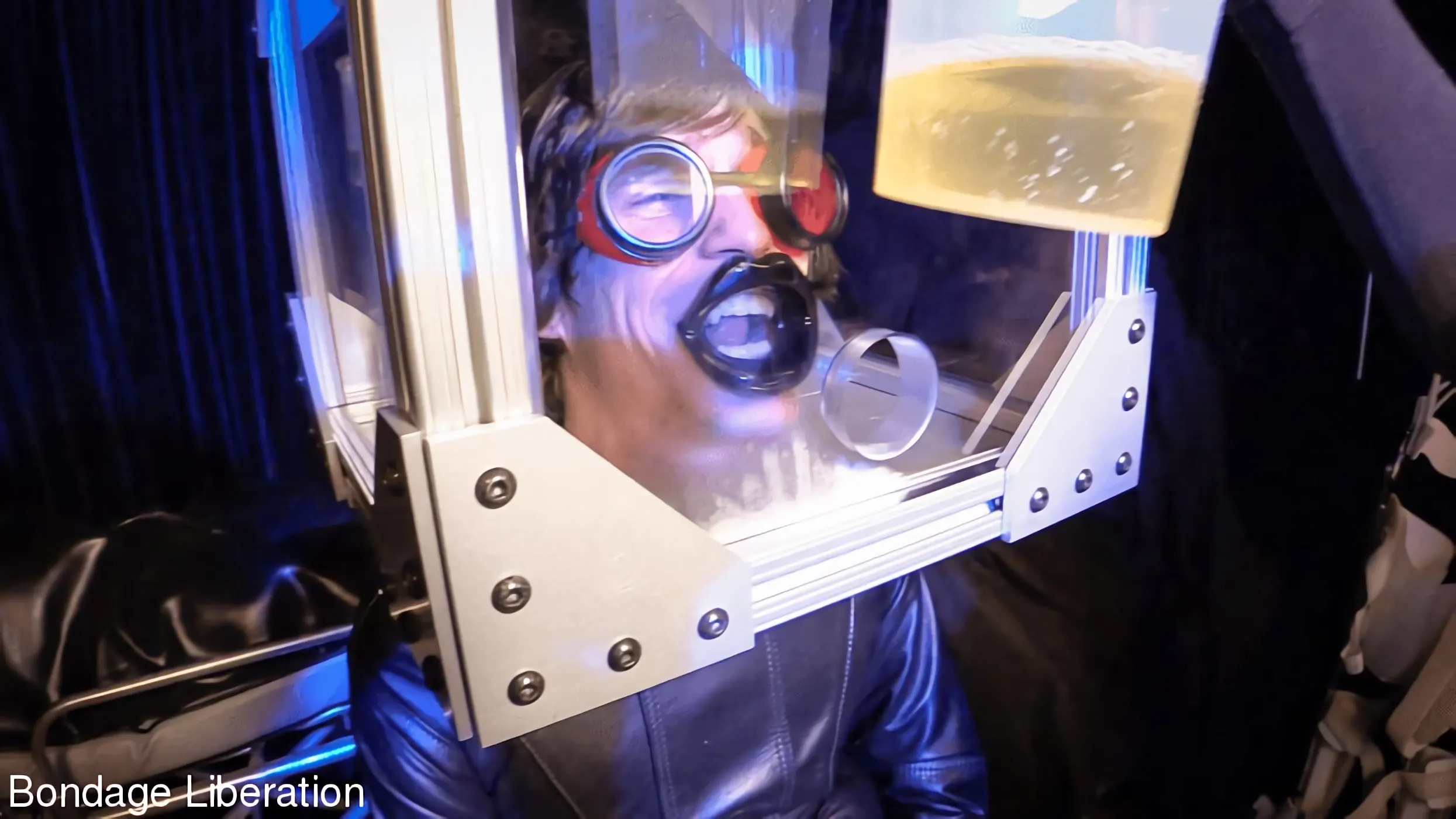 Kink Partners 'Orina con catéter' protagonizando Elise Graves (foto 5)