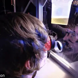 Elise Graves en 'Kink Partners' Orina con catéter (Miniatura 6)