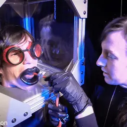 Elise Graves en 'Kink Partners' Orina con catéter (Miniatura 9)