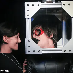 Elise Graves en 'Kink Partners' Orina con catéter (Miniatura 22)