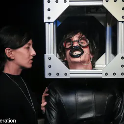 Elise Graves en 'Kink Partners' Orina con catéter (Miniatura 23)