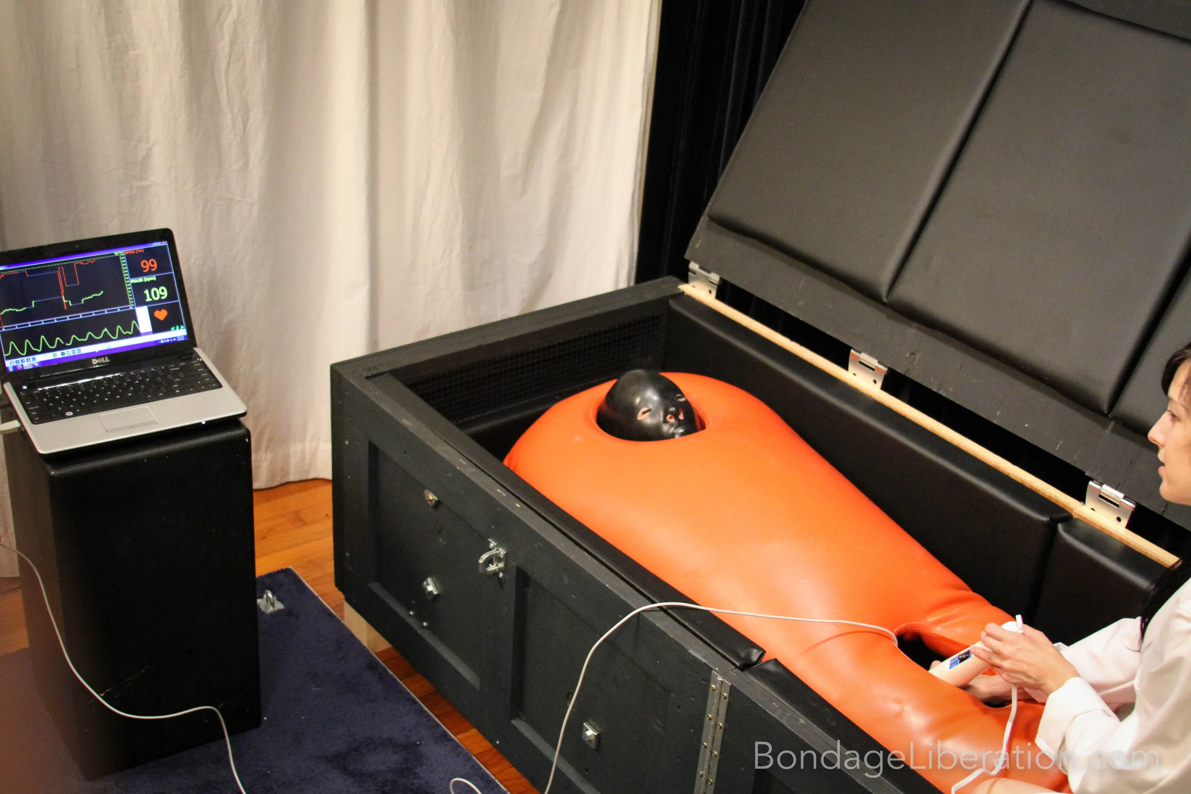 Kink Partners 'Carlota fetiche sepultado' protagonizando Elise Graves (foto 19)