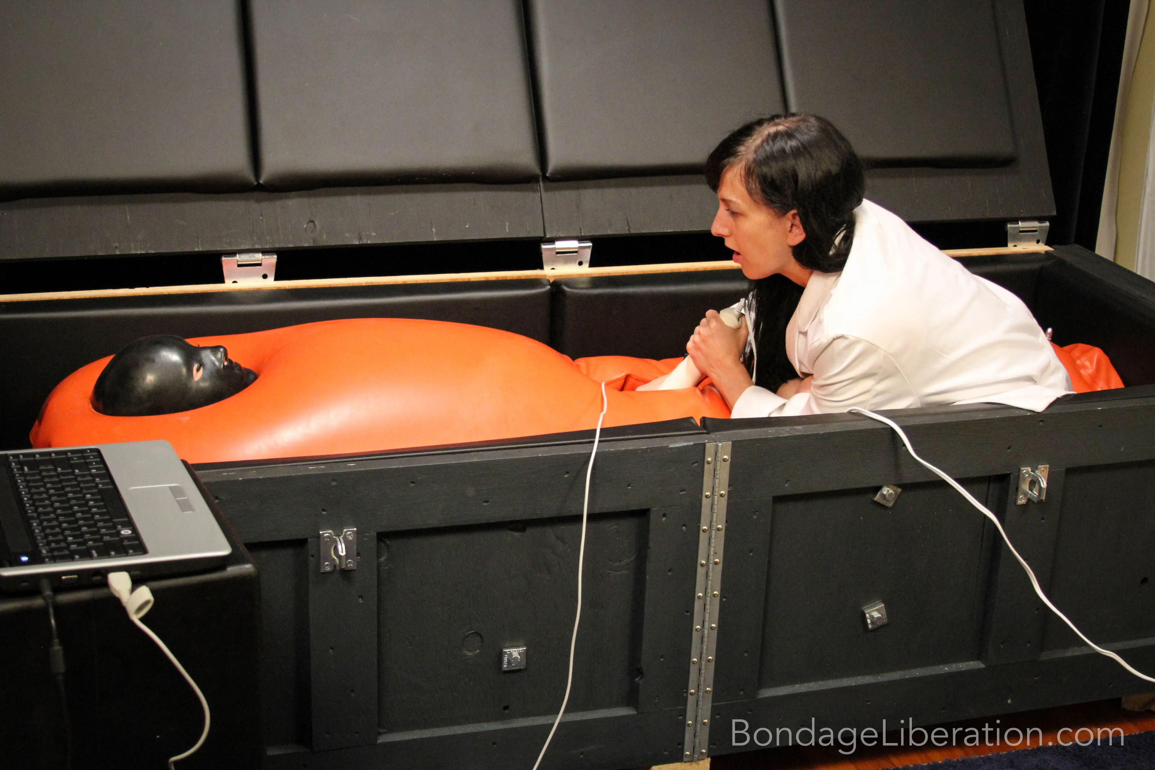 Kink Partners 'Carlota fetiche sepultado' protagonizando Elise Graves (foto 24)