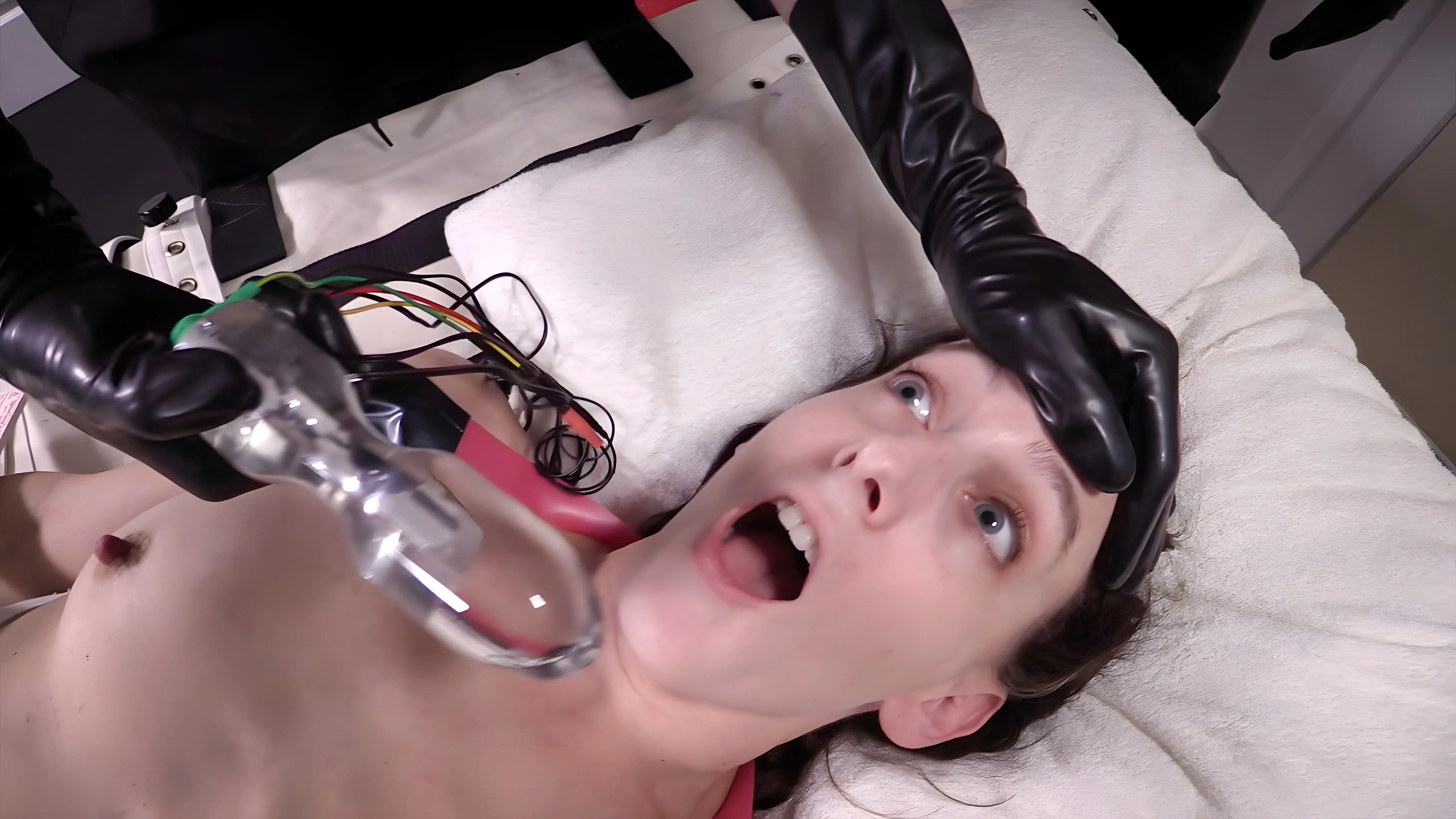 Kink Partners 'Elise bordeando' protagonizando Elise Graves (foto 4)