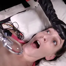 Elise Graves en 'Kink Partners' Elise bordeando (Miniatura 4)