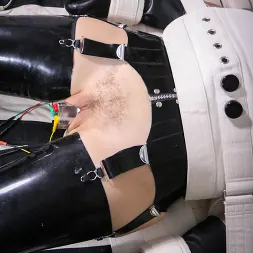 Elise Graves en 'Kink Partners' Elise bordeando (Miniatura 24)