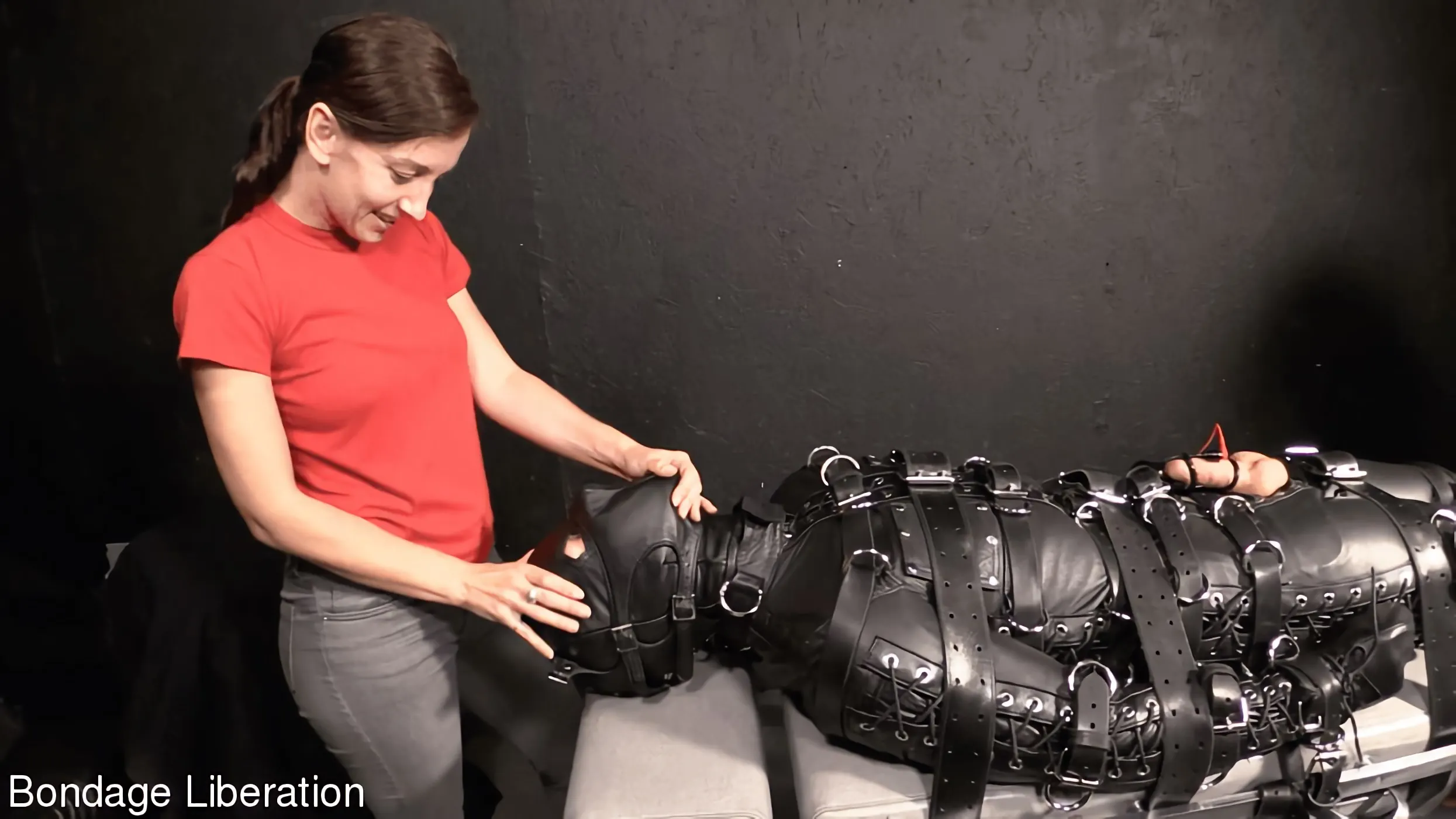 Kink Partners 'Follada y chupada eléctricamente' protagonizando Elise Graves (foto 6)