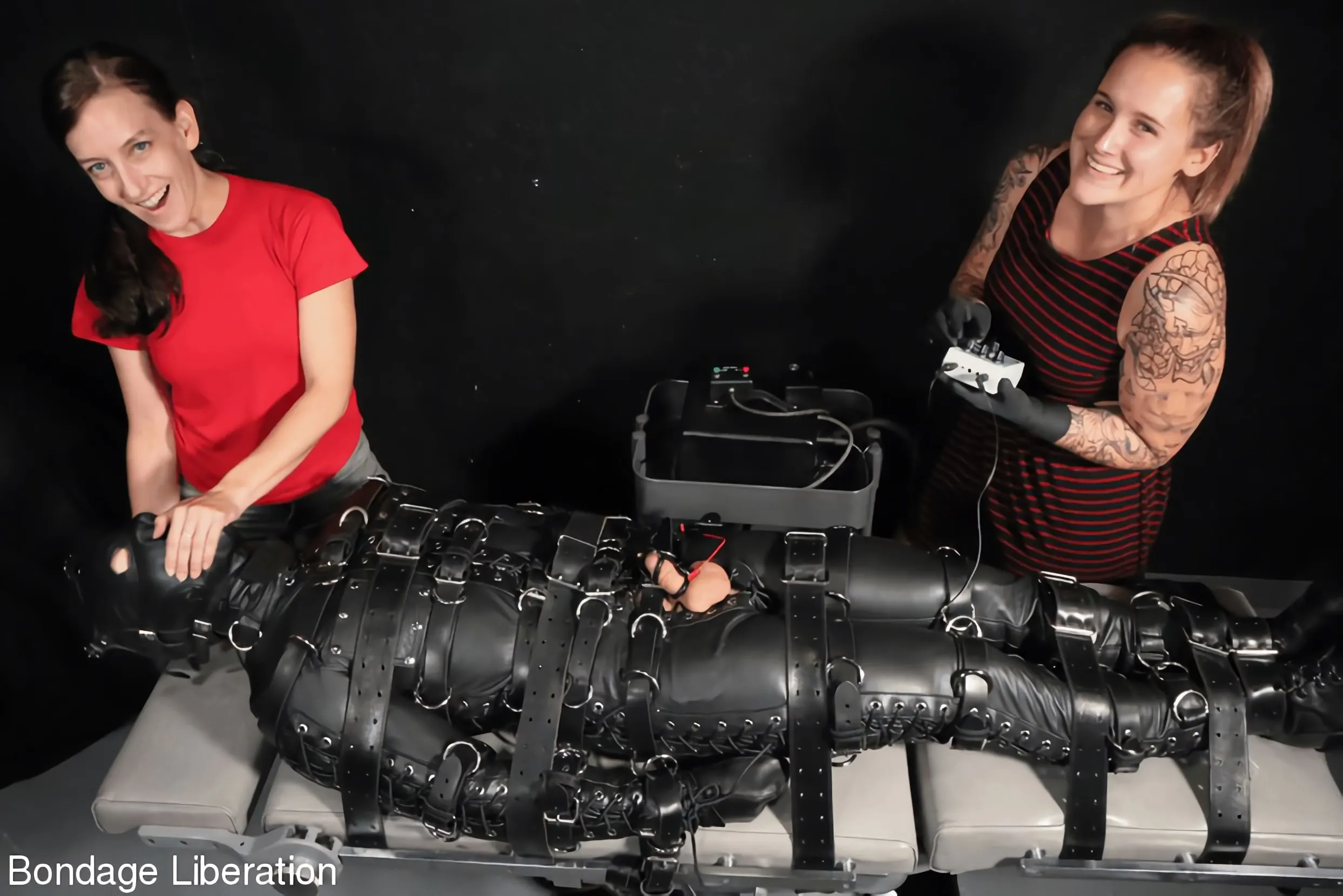 Kink Partners 'Follada y chupada eléctricamente' protagonizando Elise Graves (foto 10)