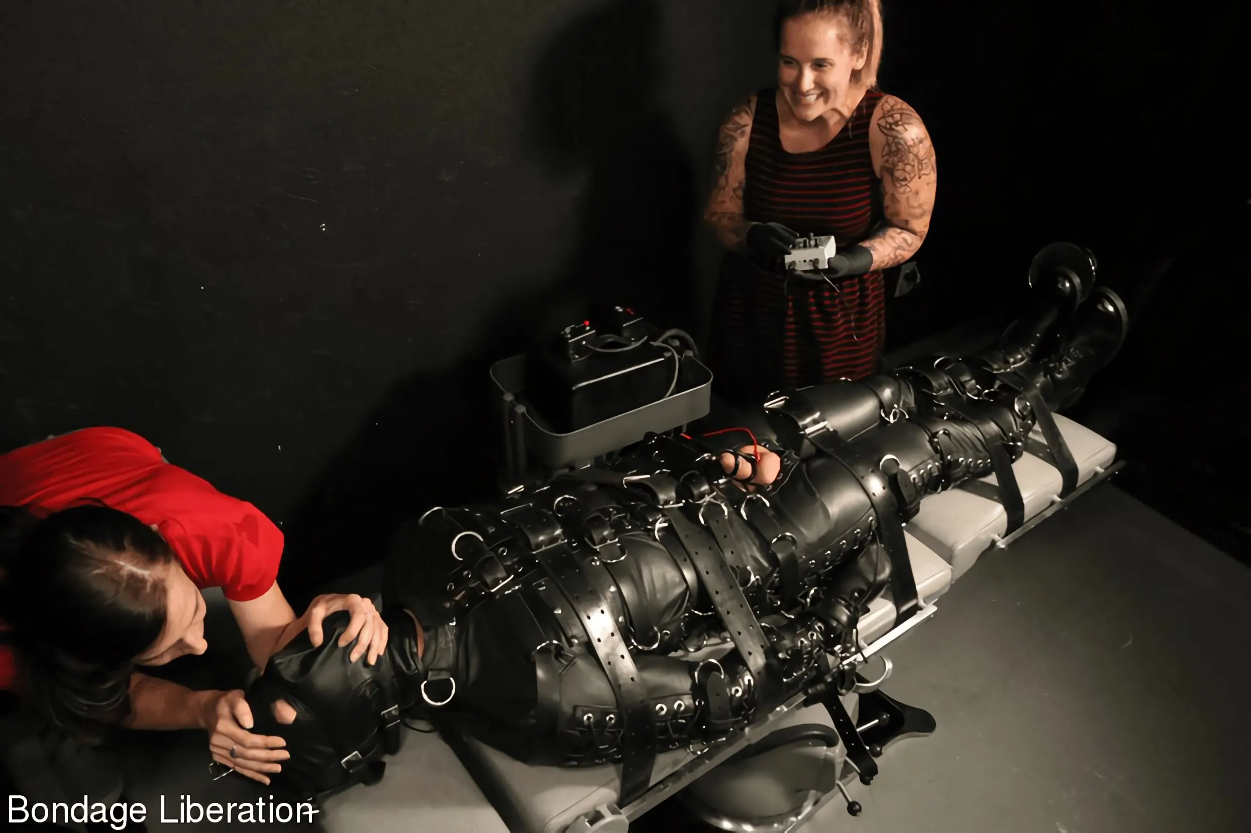 Kink Partners 'Follada y chupada eléctricamente' protagonizando Elise Graves (foto 16)