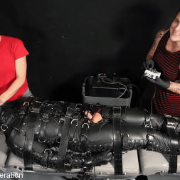 Elise Graves に 'Kink Partners' 電気的に犯され、吸われて (サムネイル 10)