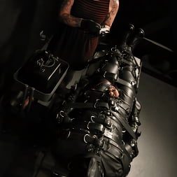 Elise Graves に 'Kink Partners' 電気的に犯され、吸われて (サムネイル 20)