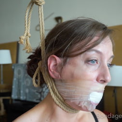 Elise Graves en 'Kink Partners' Autoesclavitud con silla eléctrica (Miniatura 13)