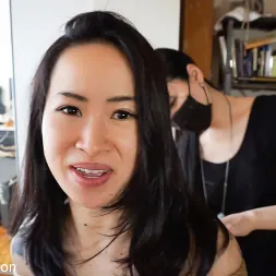 Elise Graves en 'Kink Partners' Hang Tough - Elise conoce nuevos amigos de Japón para ser torturado por shibari (Miniatura 1)