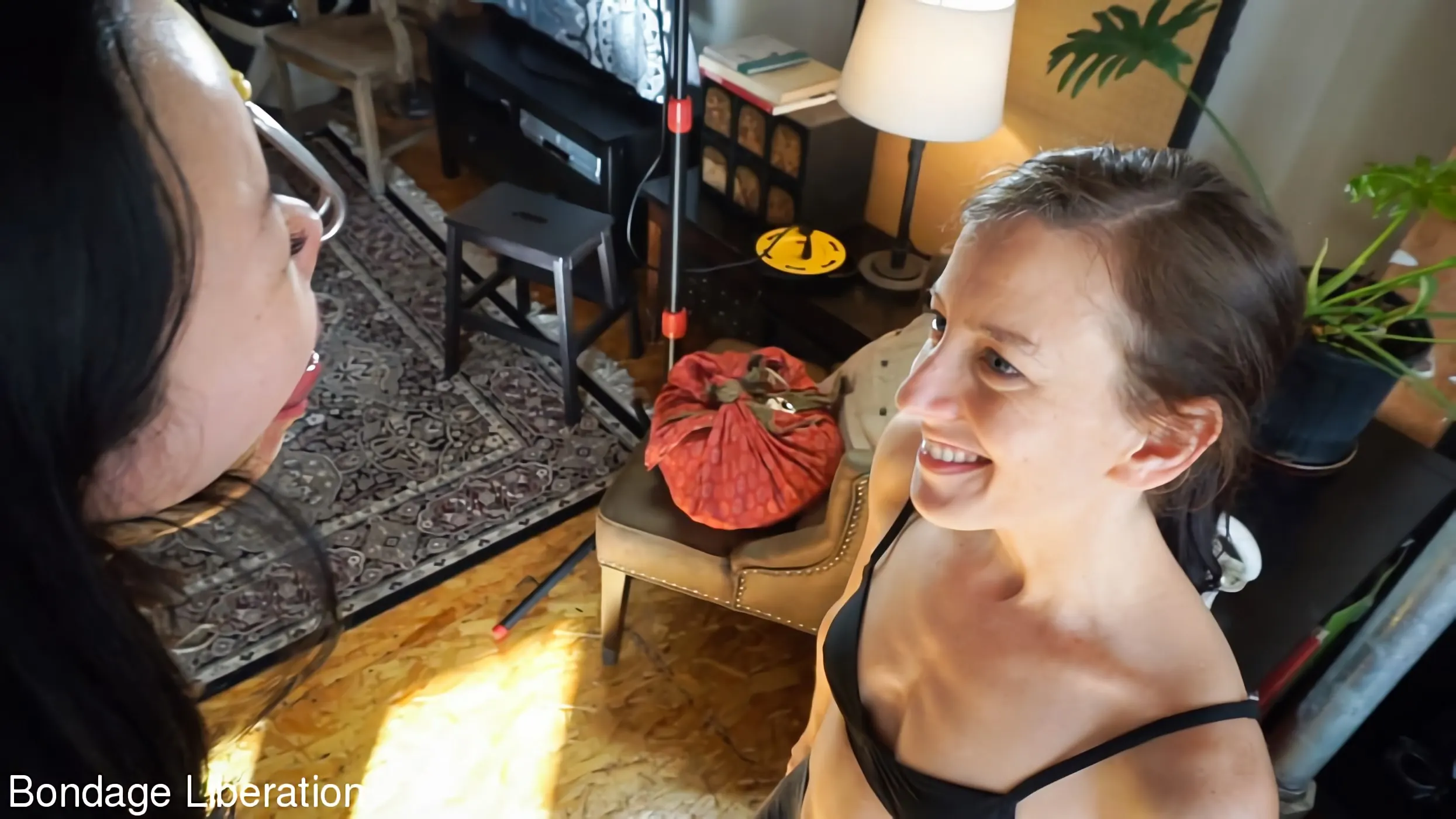 Kink Partners 'Hang Tough - Elise conoce nuevos amigos de Japón para ser torturado por shibari' protagonizando Elise Graves (foto 26)