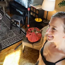 Elise Graves en 'Kink Partners' Hang Tough - Elise conoce nuevos amigos de Japón para ser torturado por shibari (Miniatura 26)