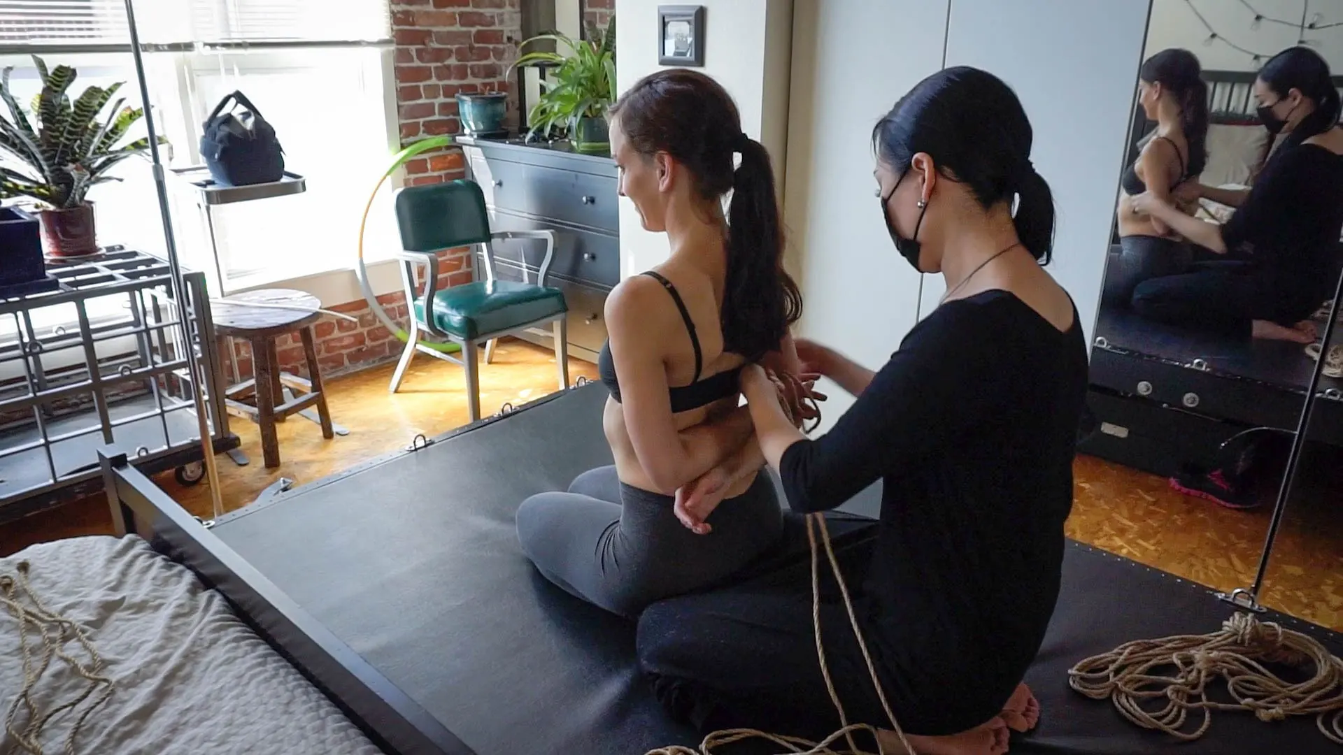 Kink Partners 'En el paraíso de los cerdos' protagonizando Elise Graves (foto 1)