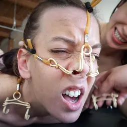 Elise Graves en 'Kink Partners' En el paraíso de los cerdos (Miniatura 10)