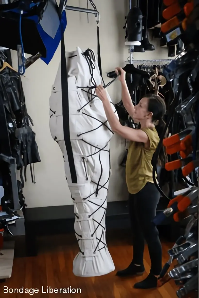 Kink Partners 'Correo basura' protagonizando Elise Graves (foto 9)