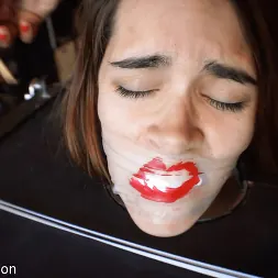 Elise Graves en 'Kink Partners' Fruta al alcance de la mano (Miniatura 3)