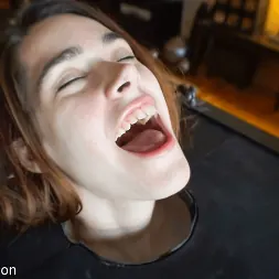 Elise Graves en 'Kink Partners' Fruta al alcance de la mano (Miniatura 8)