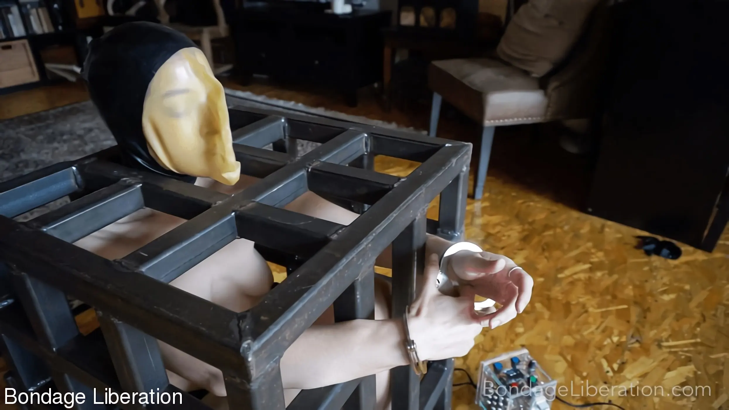 Kink Partners 'Capucha de rebreather autosujeción' protagonizando Elise Graves (foto 9)