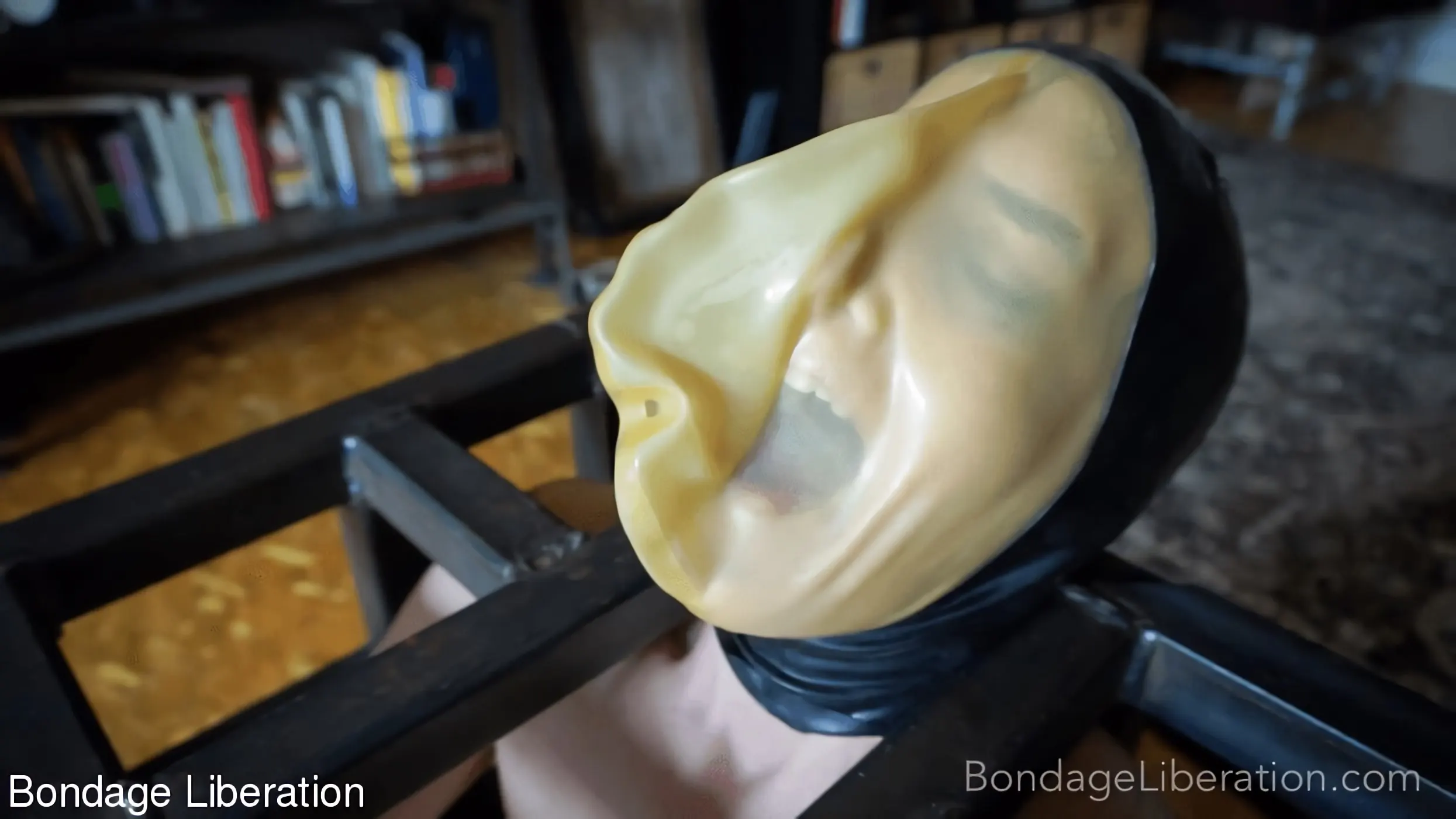 Kink Partners 'Capucha de rebreather autosujeción' protagonizando Elise Graves (foto 10)