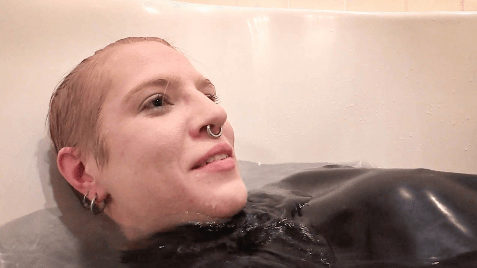 Kink Partners 'Rubber Bubble Bath' starring Elise Graves (Photo 4)