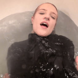 Elise Graves in 'Kink Partners' Rubber Bubble Bath (Thumbnail 6)