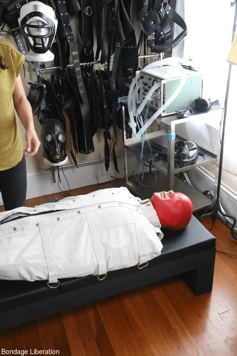 Kink Partners 'Alguien está emocionado' protagonizando Elise Graves (foto 5)