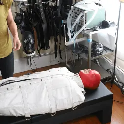 Elise Graves en 'Kink Partners' Alguien está emocionado (Miniatura 5)