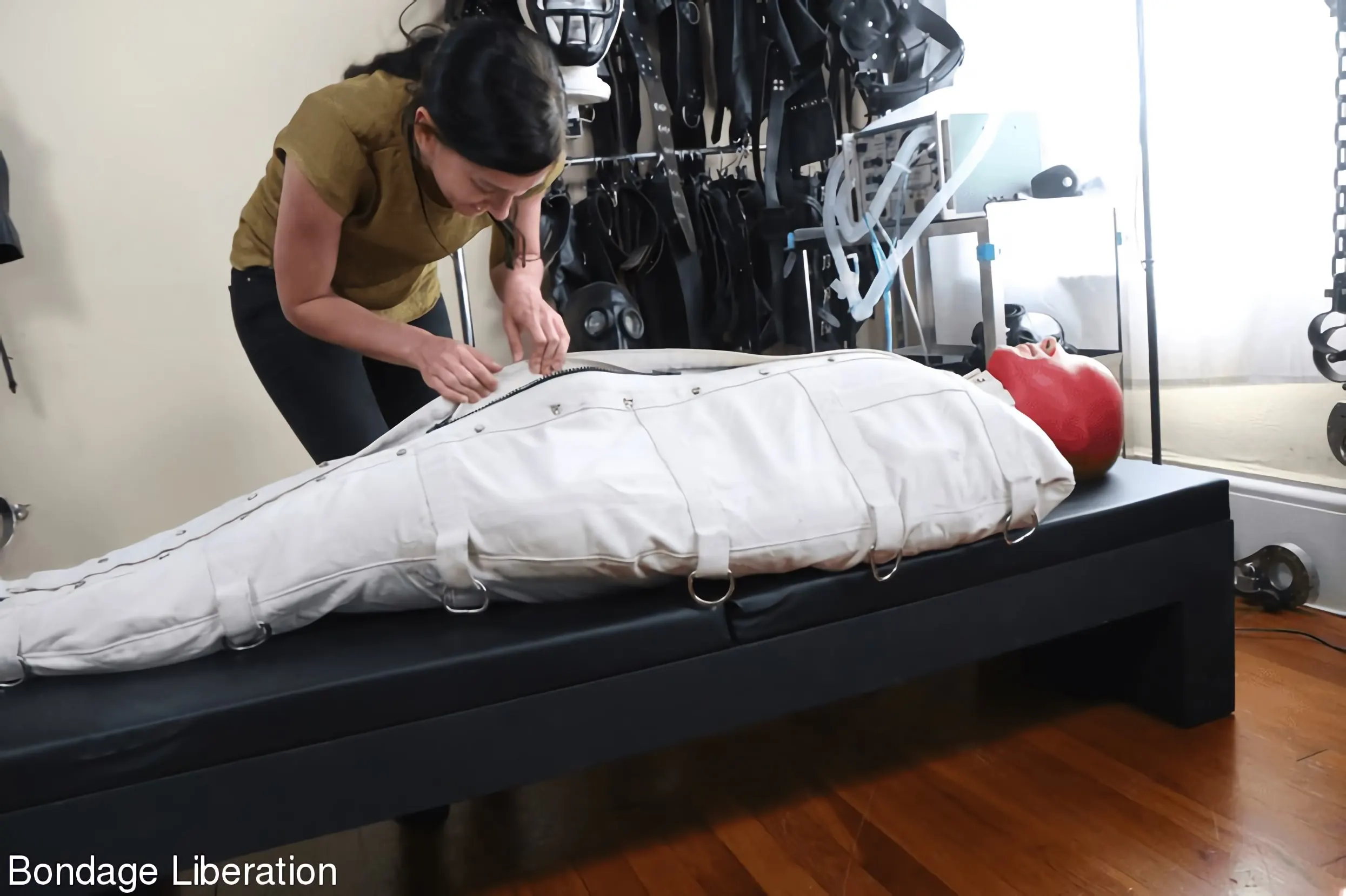 Kink Partners 'Alguien está emocionado' protagonizando Elise Graves (foto 6)