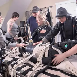 Elise Graves en 'Kink Partners' Burla y negación de la respiración (Miniatura 2)