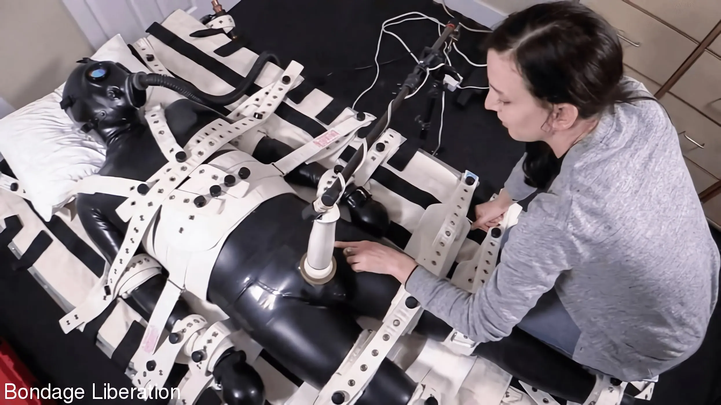 Kink Partners 'Burla y negación de la respiración' protagonizando Elise Graves (foto 5)