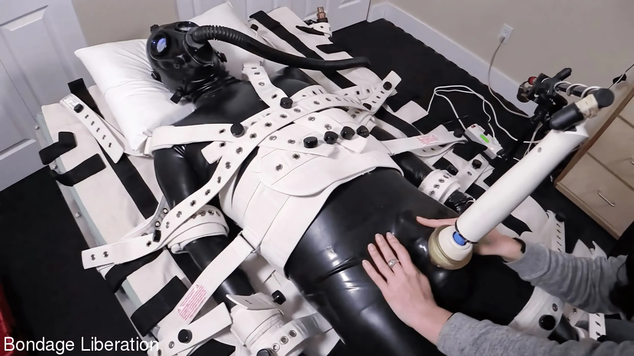 Kink Partners 'Burla y negación de la respiración' protagonizando Elise Graves (foto 8)